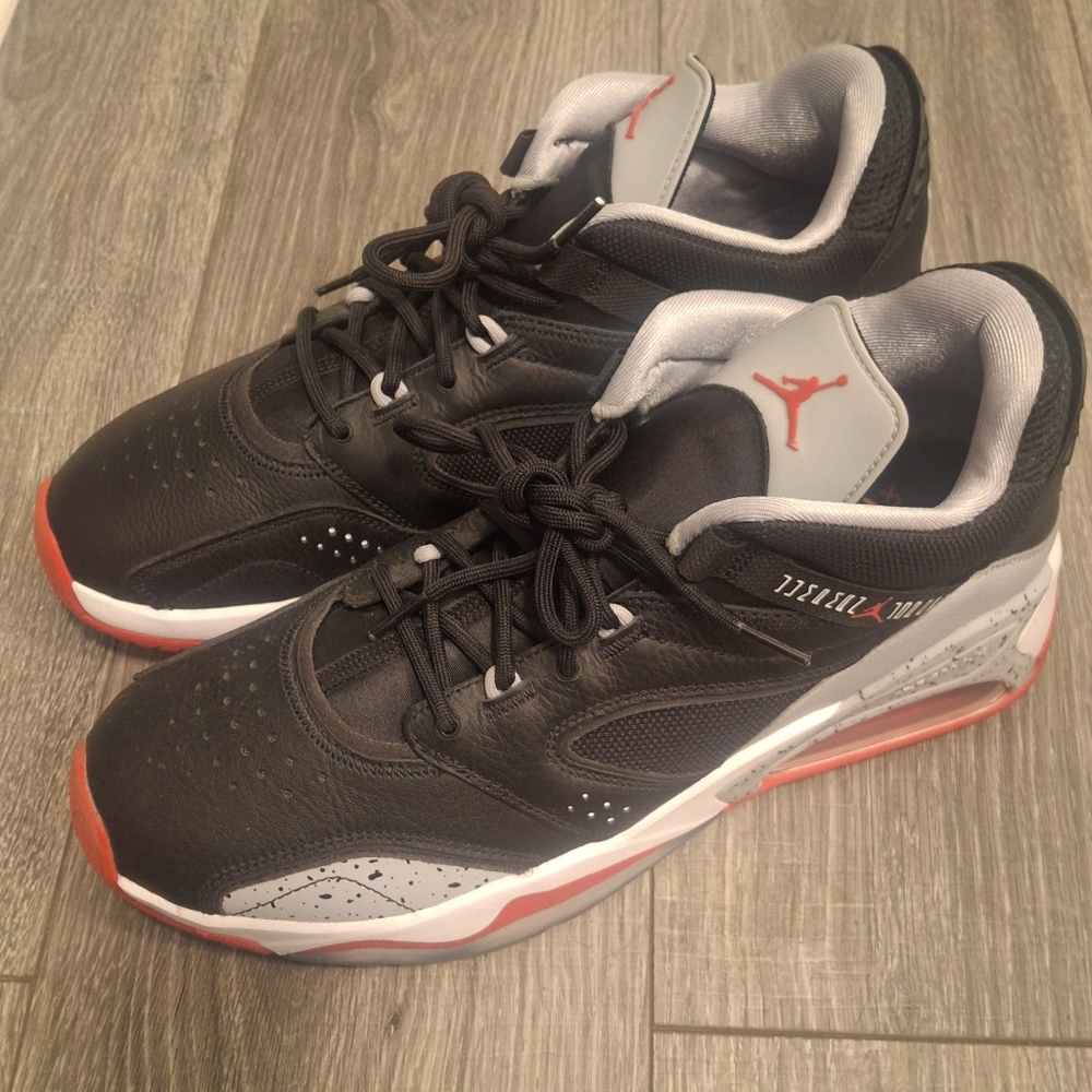 Jordan Point Lane Black Cement (2022)